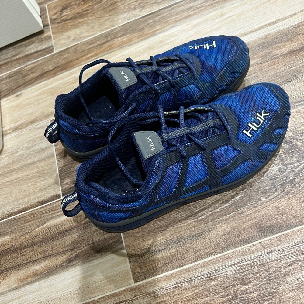 Men’s Huk shoes